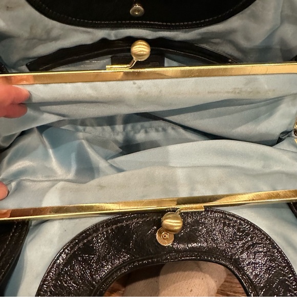 COACH Ergo Hobo with Kiss lock - Picture 7 of 7